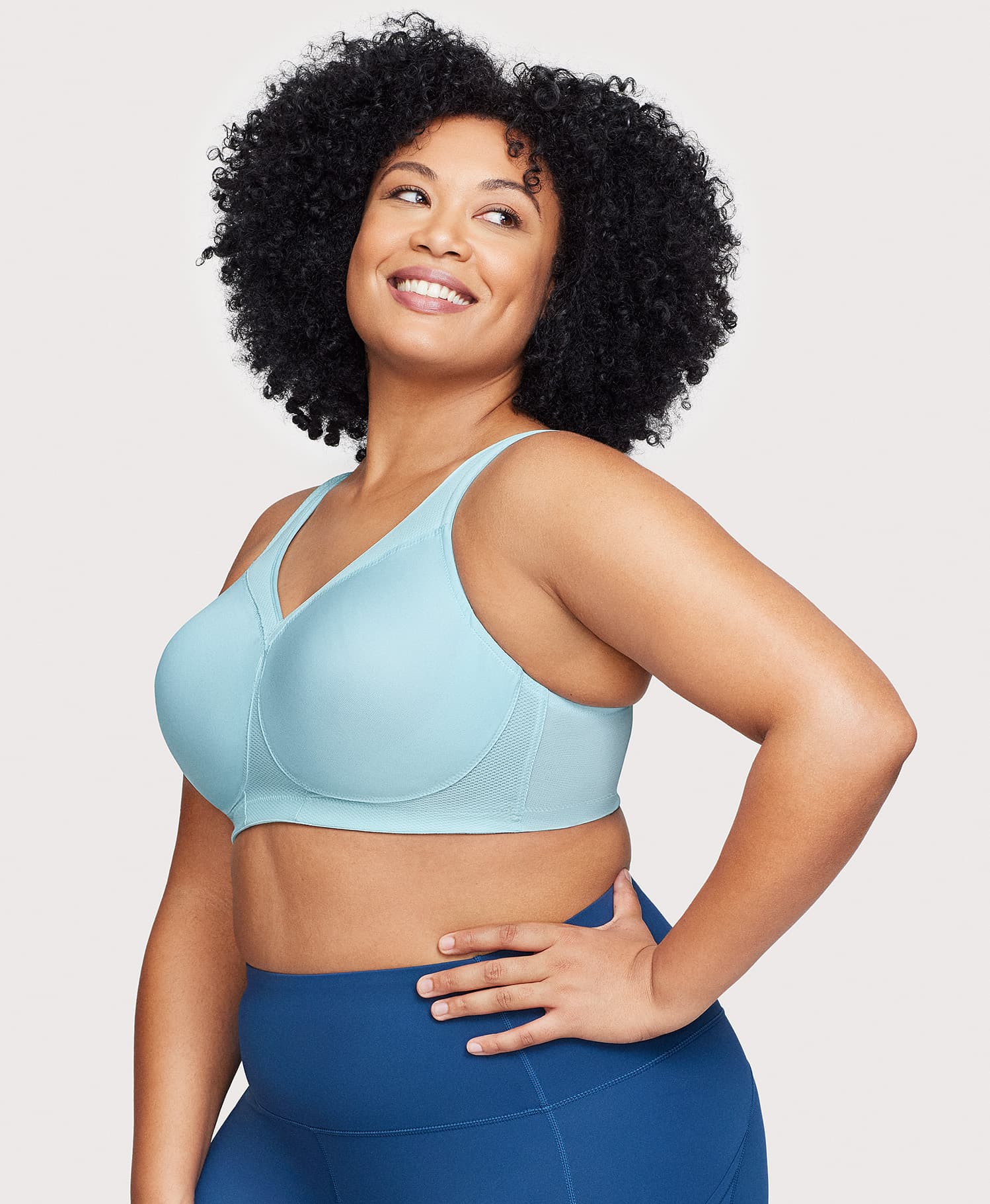 Glamorise Women's Full Figure MagicLift Plus Size Seamless Wirefree Back  Close Sports Bra #1006, White, 40J : : Clothing, Shoes &  Accessories